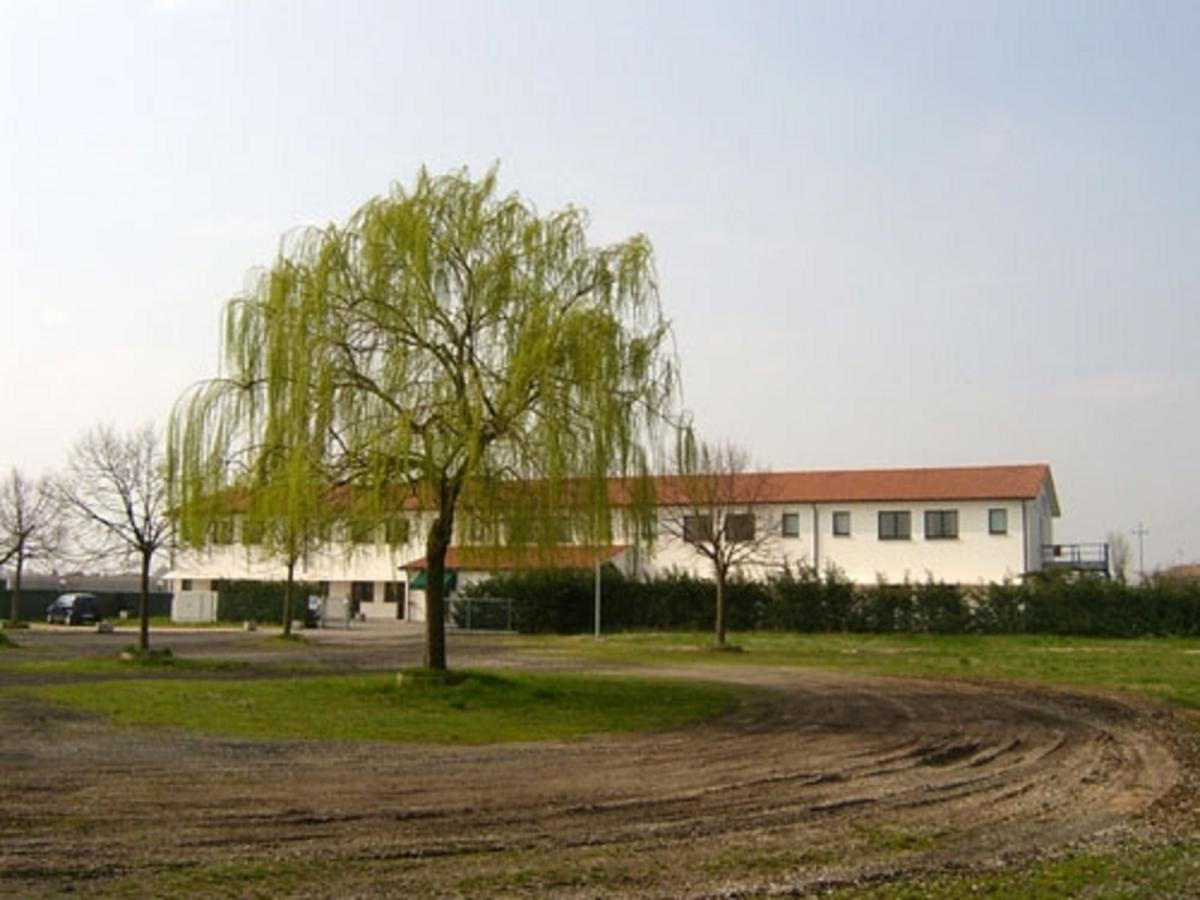 Hotel Lory Ficarolo Buitenkant foto