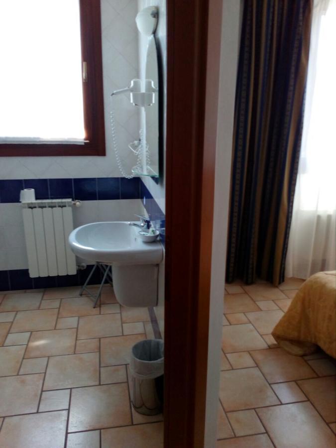 Hotel Lory Ficarolo Buitenkant foto