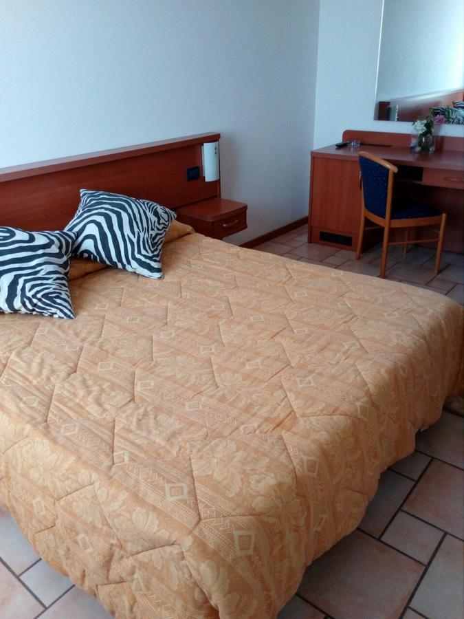 Hotel Lory Ficarolo Buitenkant foto
